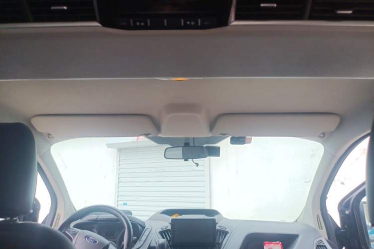 Used Ford Transit 2020 2.0T Gasoline Automatic Multi-Function Commercial Vehicle Mid-axle Low-roof Design with Dual Rear Doors Meeting China VI Emission Standards Headliner