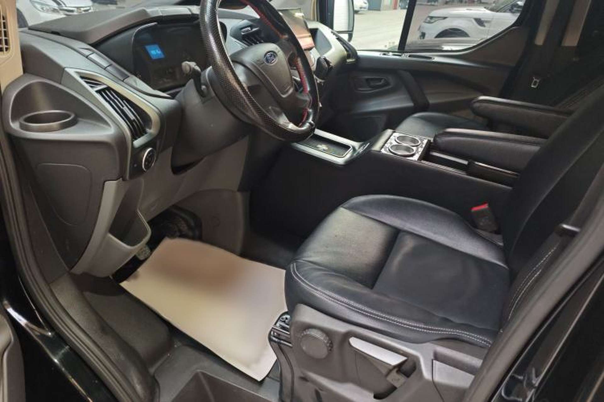 Used Ford Transit 2020 2.0T Diesel Multi-Function Commercial Vehicle Mid-Chassis Low-Roof Design with Dual Rear Doors Emission Standard China V Interior 1