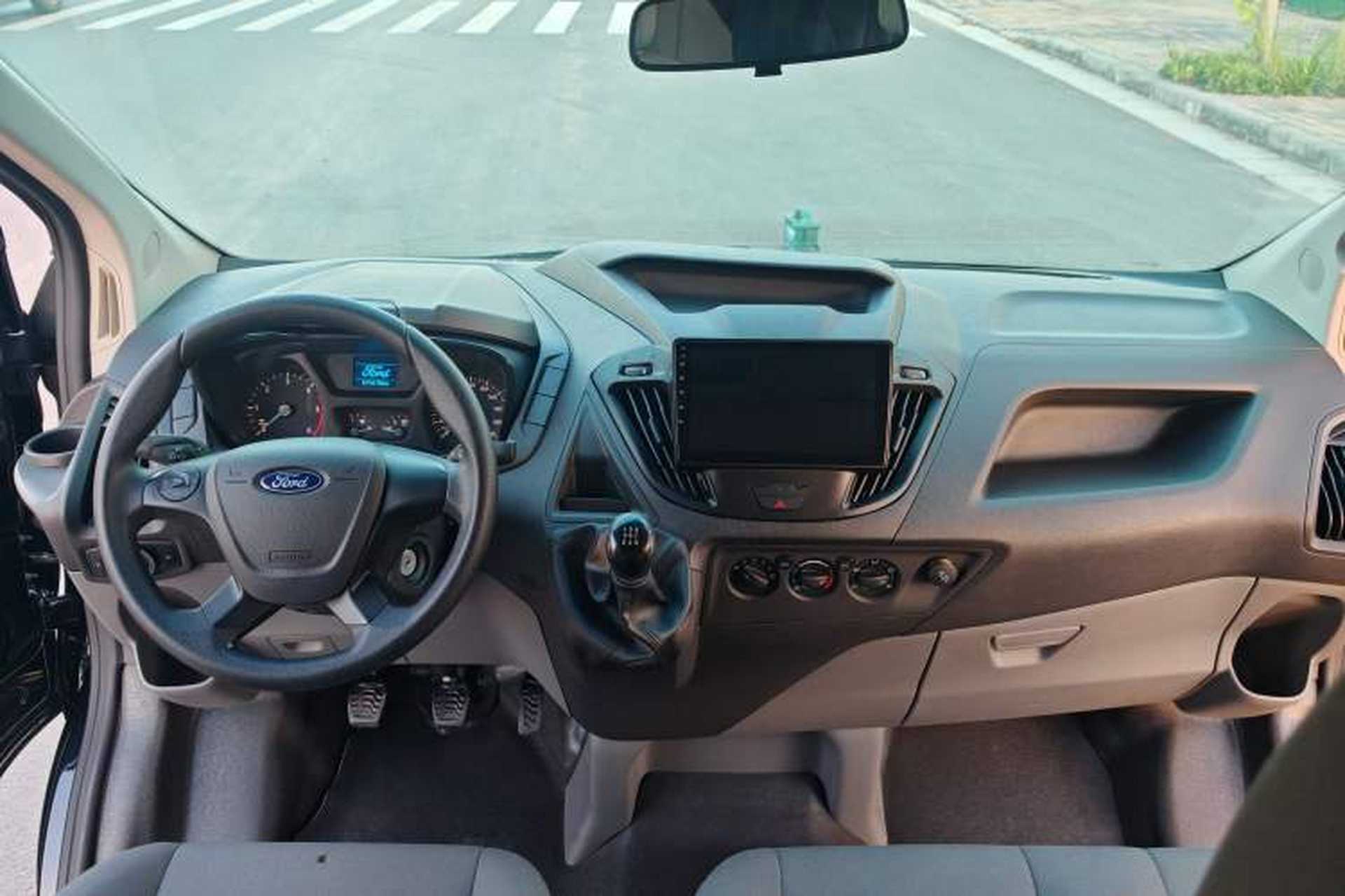 Used Ford Transit 2020 2.0T Diesel Multi-Function Commercial Vehicle Mid-Chassis Low-Roof Design with Dual Rear Doors Meeting China VI Emission Standards Interior 2