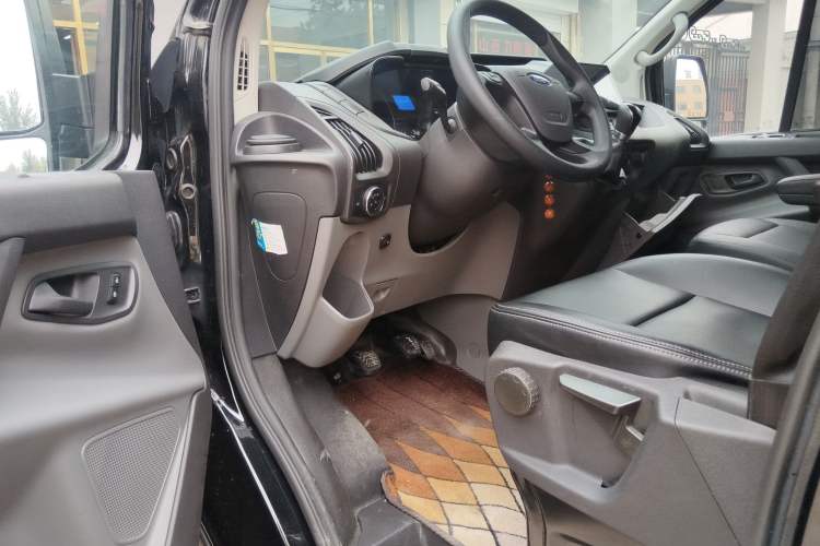 Used Ford Transit 2020 2.0T Gasoline Multi-Function Commercial Vehicle Mid-Drive Low-Roof Design with Dual Rear Doors Meeting China VI Emission Standards Interior 2