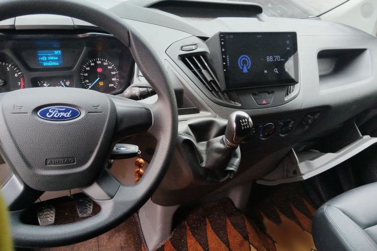Used Ford Transit 2020 2.0T Gasoline Multi-Function Commercial Vehicle Mid-Drive Low-Roof Design with Dual Rear Doors Meeting China VI Emission Standards Interior 3