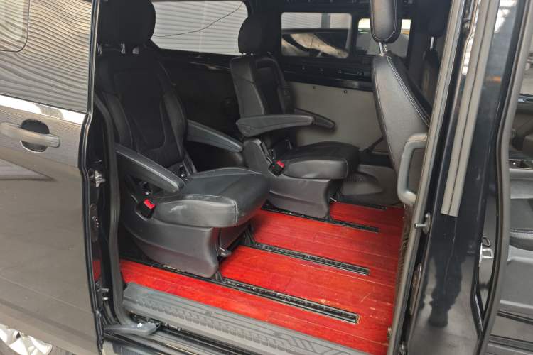 Used Ford Transit 2020 2.0T Diesel Multi-Function Commercial Vehicle Mid-Chassis Low-Roof Design with Dual Rear Doors Emission Standard China V Interior 3