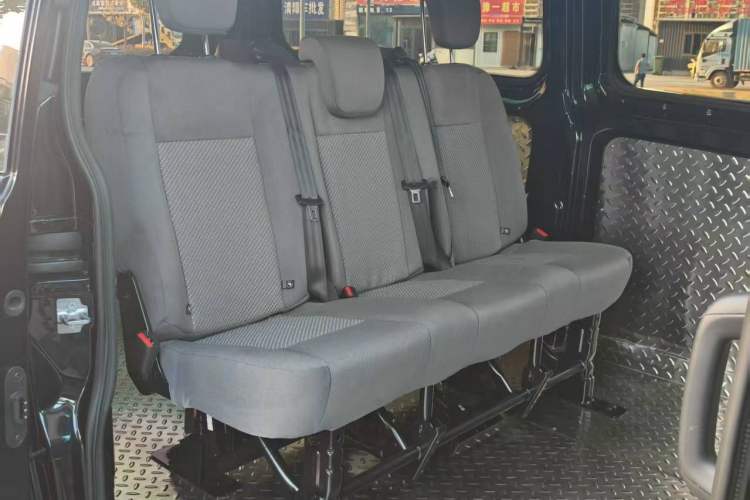 Used Ford Transit 2020 2.0T Diesel Multi-Function Commercial Vehicle Mid-Chassis Low-Roof Design with Dual Rear Doors Meeting China VI Emission Standards Interior 4