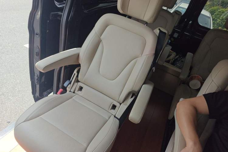 Used Ford Transit 2020 2.0T Diesel Multi-Function Commercial Vehicle Mid-Chassis Low-Roof Design with Dual Rear Doors Emission Standard China V Left Rear Seat