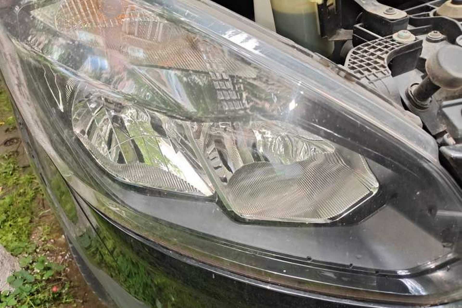 Used Ford Transit 2020 2.0T Diesel Multi-Function Commercial Vehicle Mid-Chassis Low-Roof Design with Dual Rear Doors Emission Standard China V Right Front Headlight