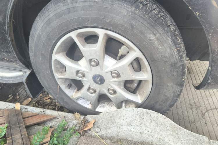Used Ford Transit  Right Front Wheel Hub