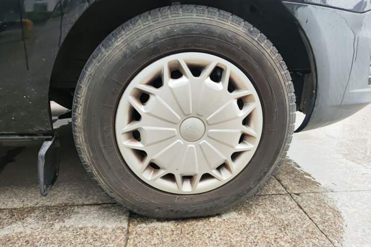 Used Ford Transit  Right Front Wheel Hub