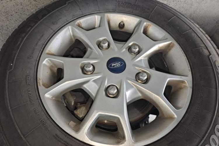 Used Ford Transit  Right Rear Wheel Hub