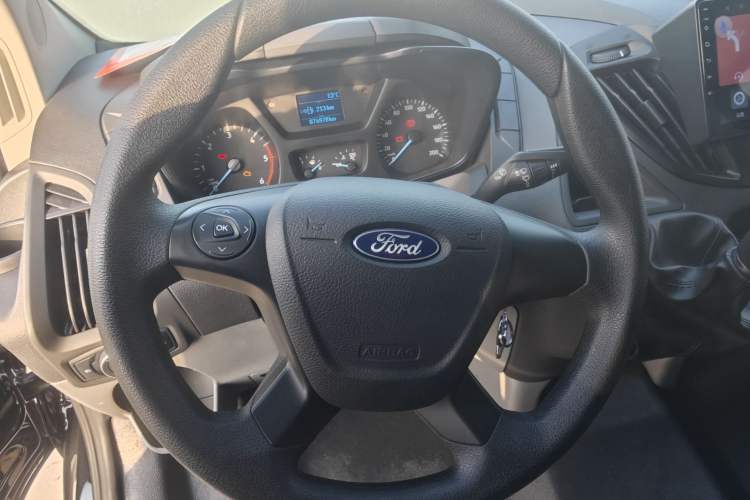 Used Ford Transit 2020 2.0T Diesel Multi-Function Commercial Vehicle Mid-Chassis Low-Roof Design with Dual Rear Doors Meeting China VI Emission Standards Steering Wheel