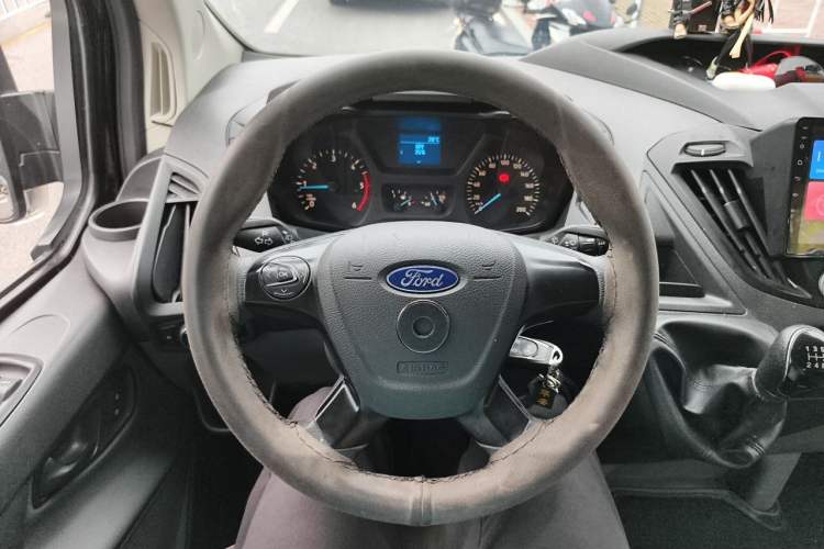 Used Ford Transit 2020 2.0T Diesel Multi-Function Commercial Vehicle Mid-Chassis Low-Roof Design with Dual Rear Doors Emission Standard China V Steering Wheel