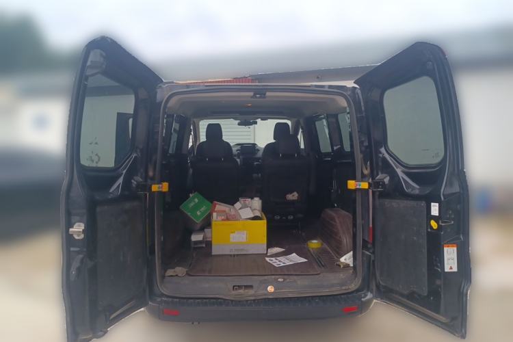 Used Ford Transit 2020 2.0T Gasoline Automatic Multi-Function Commercial Vehicle Mid-axle Low-roof Design with Dual Rear Doors Meeting China VI Emission Standards Trunk