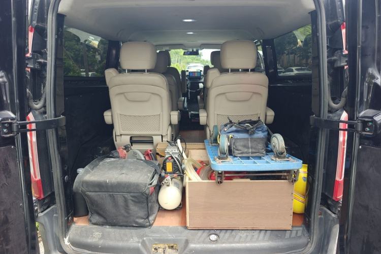 Used Ford Transit 2020 2.0T Diesel Multi-Function Commercial Vehicle Mid-Chassis Low-Roof Design with Dual Rear Doors Emission Standard China V Trunk