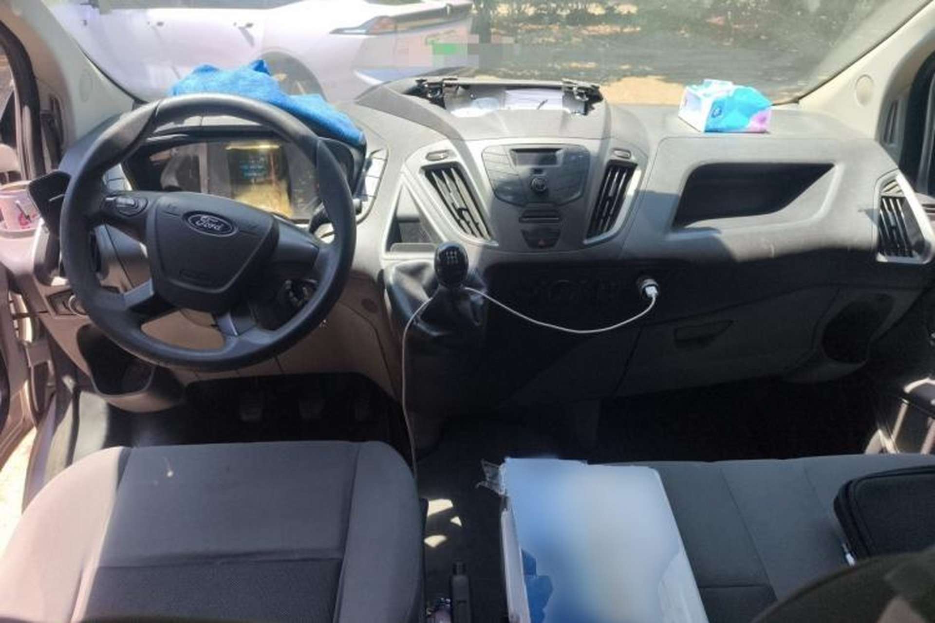 Used Ford Transit 2020 2.0T Diesel Multi-Function Commercial Vehicle Mid-Chassis Low-Roof Design with Dual Rear Doors Emission Standard China V Center Console