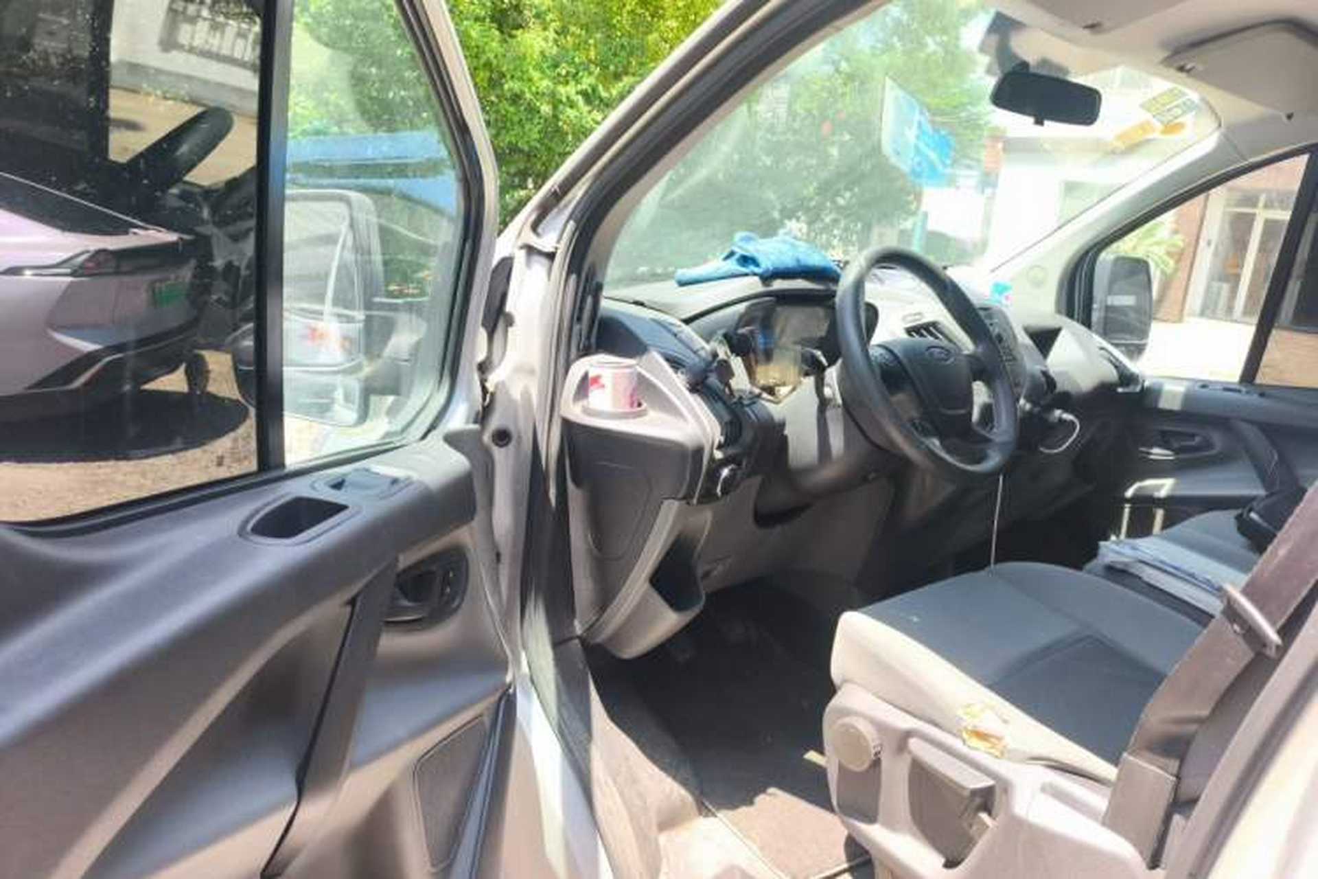 Used Ford Transit 2020 2.0T Diesel Multi-Function Commercial Vehicle Mid-Chassis Low-Roof Design with Dual Rear Doors Emission Standard China V Driver Seat