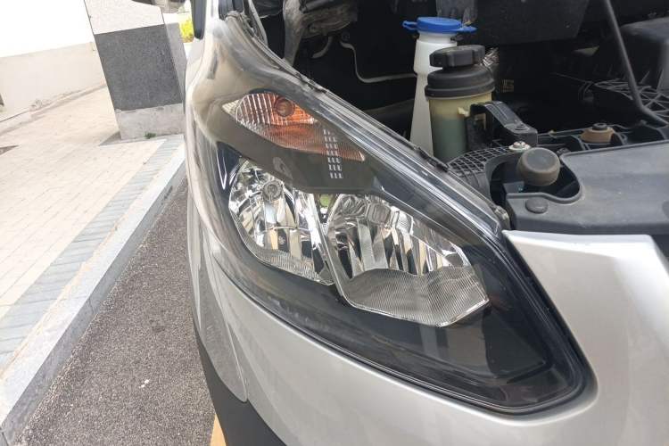 Used Ford Transit 2020 2.0T Gasoline Automatic Multi-Function Commercial Vehicle Mid-axle Low-roof Design with Dual Rear Doors Meeting China VI Emission Standards Exterior 6