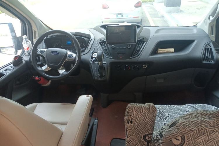 Used Ford Transit 2020 2.0T Gasoline Automatic Multi-Function Commercial Vehicle Mid-axle Low-roof Design with Dual Rear Doors Meeting China VI Emission Standards Interior 2