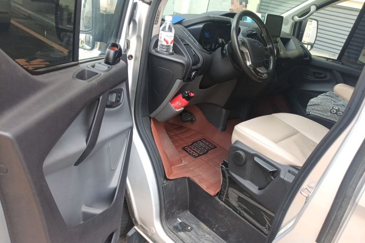 Used Ford Transit 2020 2.0T Gasoline Automatic Multi-Function Commercial Vehicle Mid-axle Low-roof Design with Dual Rear Doors Meeting China VI Emission Standards Interior 3