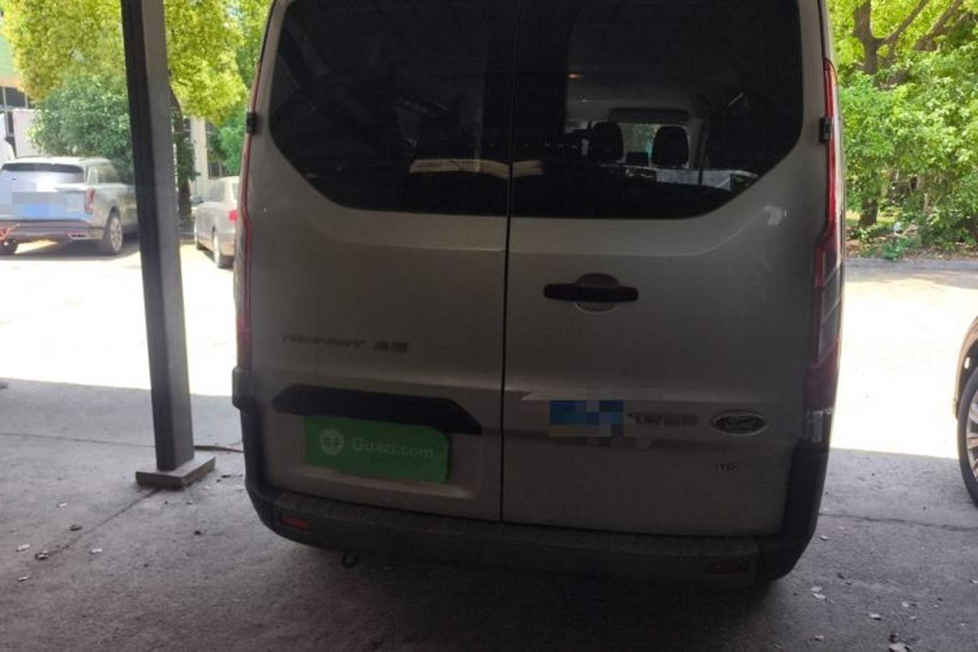 Used Ford Transit 2020 2.0T Diesel Multi-Function Commercial Vehicle Mid-Chassis Low-Roof Design with Dual Rear Doors Emission Standard China V Rear