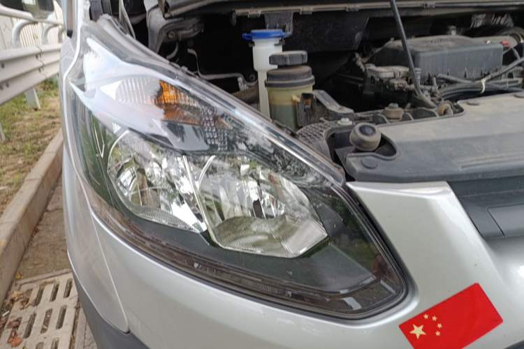 Used Ford Transit 2020 2.0T Diesel Multi-Function Commercial Vehicle Mid-Chassis Low-Roof Design with Dual Rear Doors Meeting China VI Emission Standards Right Front Headlight