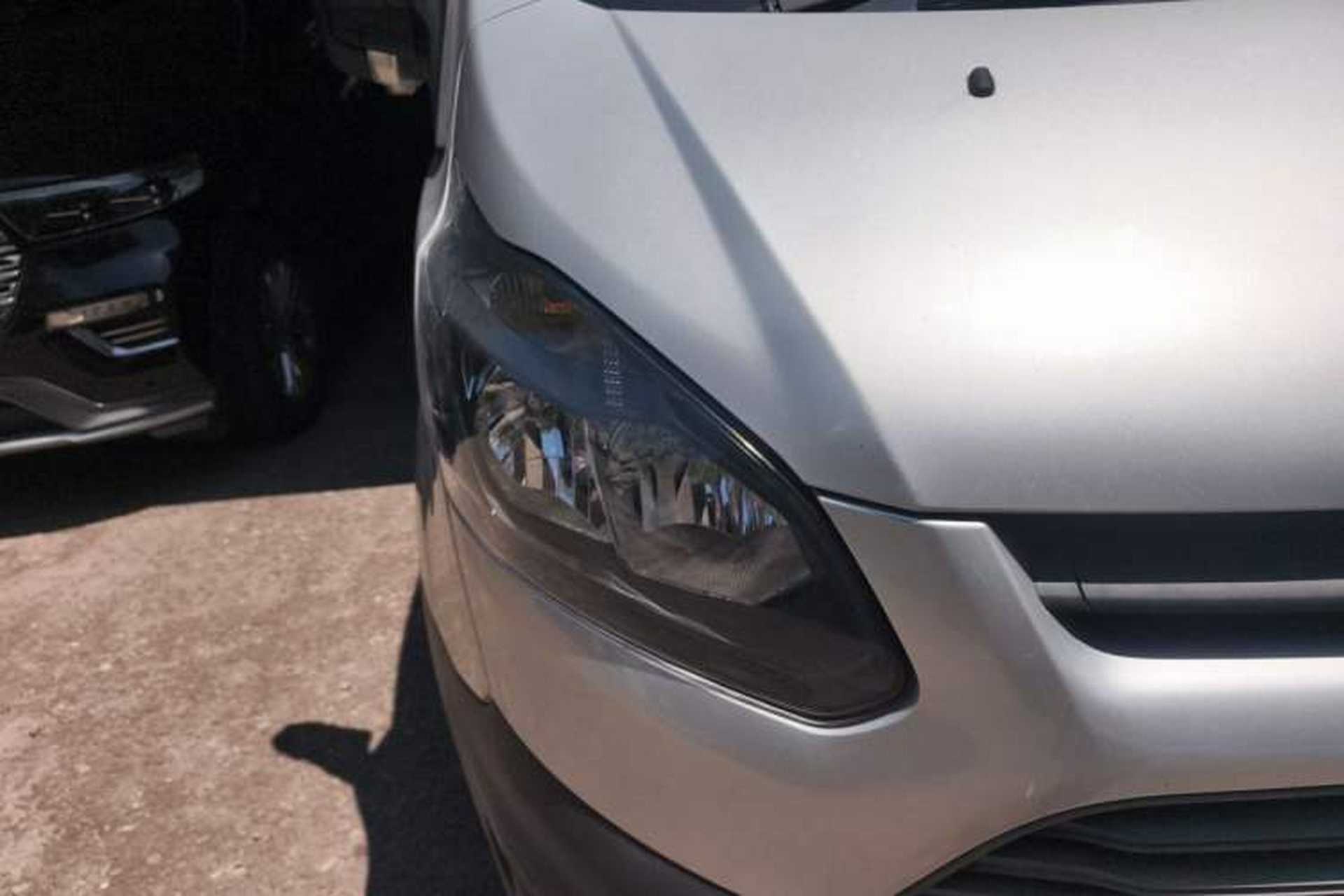 Used Ford Transit 2020 2.0T Diesel Multi-Function Commercial Vehicle Mid-Chassis Low-Roof Design with Dual Rear Doors Emission Standard China V Right Front Headlight