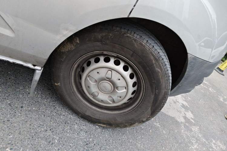 Used Ford Transit  Right Front Wheel Hub