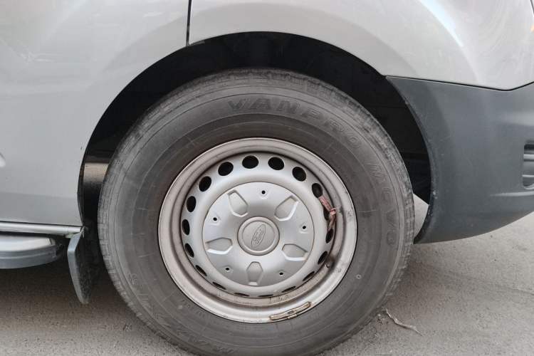 Used Ford Transit  Right Front Wheel Hub
