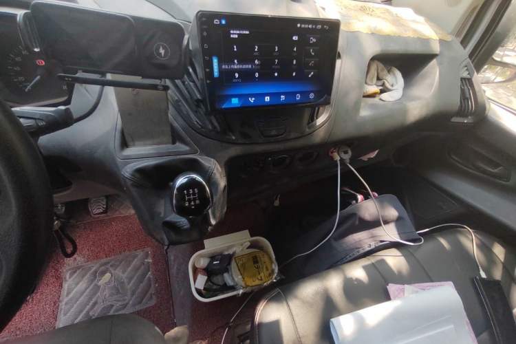 Used Ford Transit 2020 2.0T Diesel Multi-Function Commercial Vehicle Mid-Chassis Low-Roof Design with Dual Rear Doors Meeting China VI Emission Standards Audio And AC Panel