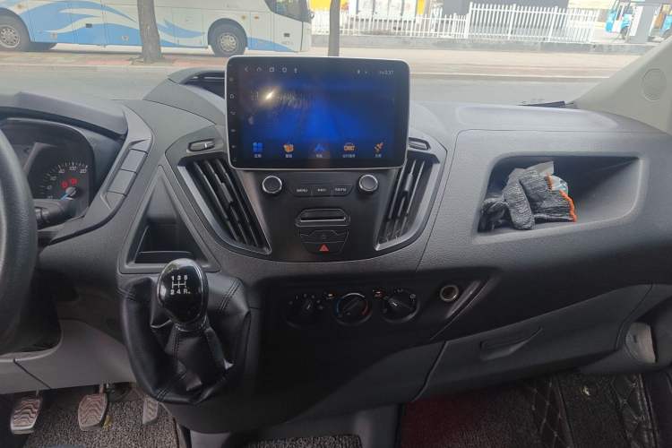 Used Ford Transit 2020 2.0T Diesel Commercial & Travel Mid-axle Mid-roof 10–12 Seats China VI Audio And AC Panel