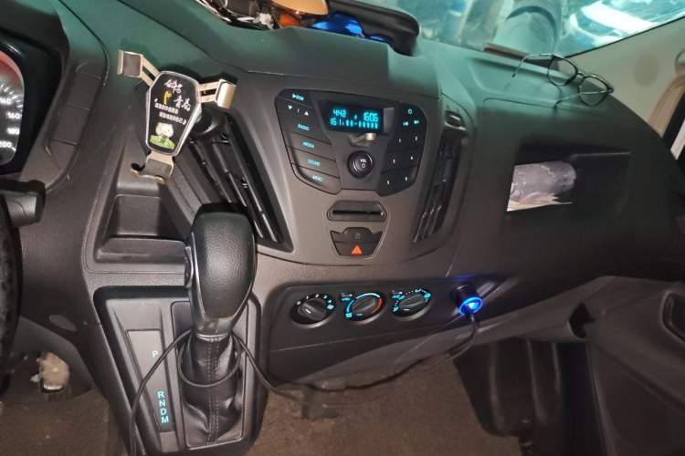 Used Ford Transit 2020 2.0T Gasoline Automatic Multi-Function Commercial Vehicle Mid-Drive Low-Roof Lift-Up Tailgate China V Standard Audio And AC Panel