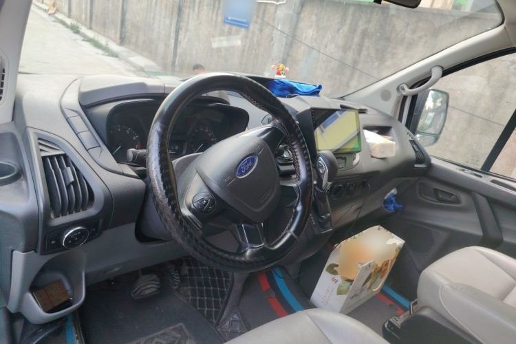 Used Ford Transit 2020 2.0T Gasoline Automatic Multi-Function Commercial Vehicle Mid-axle Low-roof Design with Dual Rear Doors Meeting China VI Emission Standards Center Console