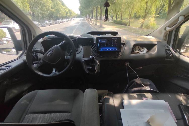 Used Ford Transit 2020 2.0T Diesel Multi-Function Commercial Vehicle Mid-Chassis Low-Roof Design with Dual Rear Doors Meeting China VI Emission Standards Center Console