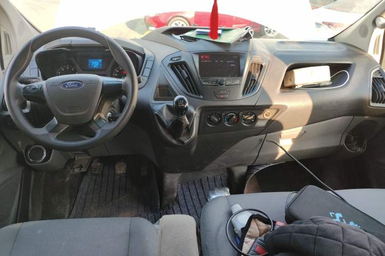 Used Ford Transit 2020 2.0T Gasoline Multi-Function Commercial Vehicle Mid-Drive Low-Roof Design with Dual Rear Doors Meeting China VI Emission Standards Center Console