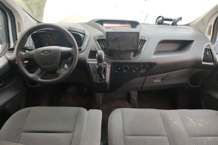 Used Ford Transit 2020 2.0T Gasoline Automatic Multi-Function Commercial Vehicle Mid-Drive Low-Roof Design with Dual Rear Doors Emission Standard China V Center Console