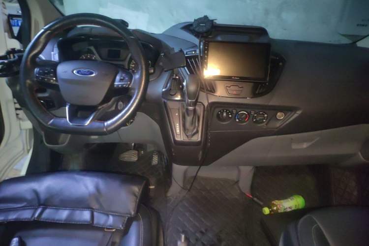 Used Ford Transit 2020 2.0T Gasoline Automatic Multi-Function Commercial Vehicle Mid-Drive Low-Roof Lift-Up Tailgate China VI Standard Center Console