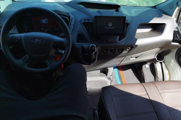 Used Ford Transit 2020 2.0T Gasoline Commercial & Travel Version Mid-Drive Mid-Roof 10–12 Seats China VI Standard Center Console