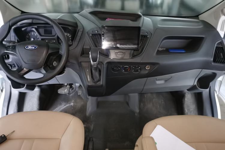 Used Ford Transit 2020 2.0T Gasoline Automatic Multi-Function Commercial Vehicle Mid-axle Low-roof Design with Dual Rear Doors Meeting China VI Emission Standards Center Console