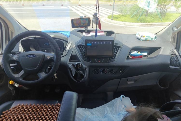 Used Ford Transit 2020 2.0T Diesel Multi-Function Commercial Vehicle Mid-Chassis Low-Roof Design with Dual Rear Doors Emission Standard China V Center Console