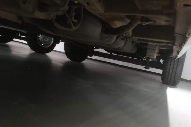 Used Ford Transit 2020 2.0T Diesel Multi-Function Commercial Vehicle Mid-Chassis Low-Roof Design with Dual Rear Doors Meeting China VI Emission Standards Chassis Front Left