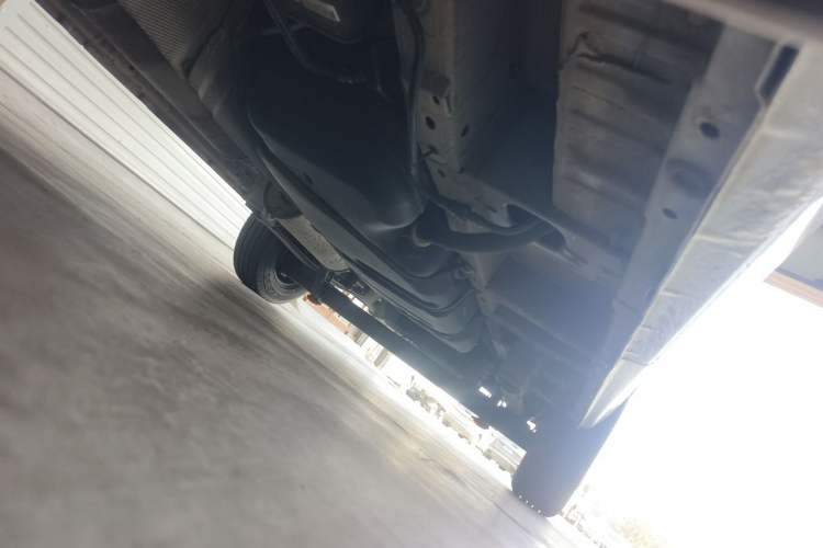 Used Ford Transit 2020 2.0T Gasoline Multi-Function Commercial Vehicle Mid-Drive Low-Roof Design with Dual Rear Doors Meeting China VI Emission Standards Chassis Front Left