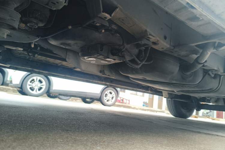 Used Ford Transit 2020 2.0T Diesel Multi-Function Commercial Vehicle Mid-Chassis Low-Roof Design with Dual Rear Doors Meeting China VI Emission Standards Chassis Front Left
