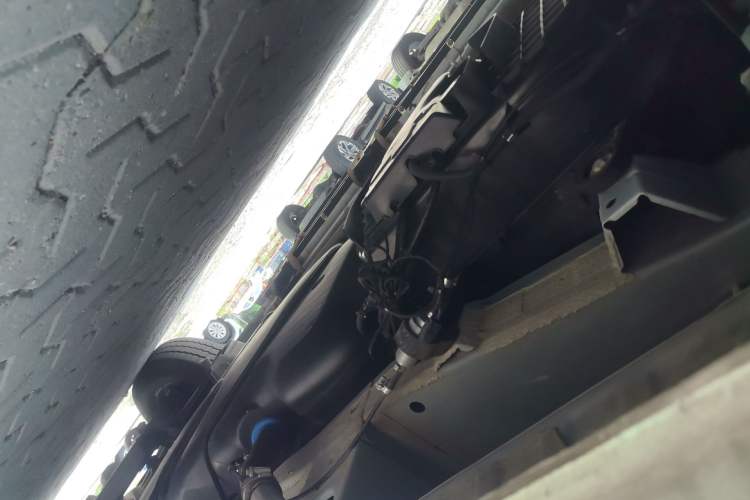 Used Ford Transit 2020 2.0T Diesel Multi-Function Commercial Vehicle Mid-Chassis Low-Roof Design with Dual Rear Doors Meeting China VI Emission Standards Chassis Front Left