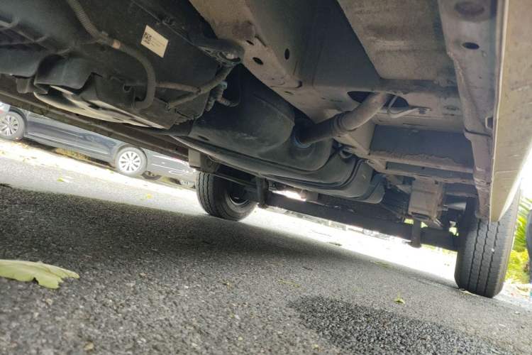 Used Ford Transit 2020 2.0T Diesel Multi-Function Commercial Vehicle Mid-Chassis Low-Roof Design with Dual Rear Doors Meeting China VI Emission Standards Chassis Front Left