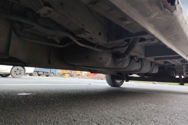 Used Ford Transit 2020 2.0T Gasoline Automatic Multi-Function Commercial Vehicle Mid-axle Low-roof Design with Dual Rear Doors Meeting China VI Emission Standards Chassis Front Left