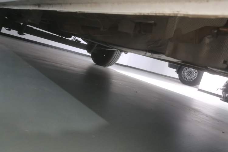 Used Ford Transit 2020 2.0T Diesel Multi-Function Commercial Vehicle Mid-Chassis Low-Roof Design with Dual Rear Doors Meeting China VI Emission Standards Chassis Front Right