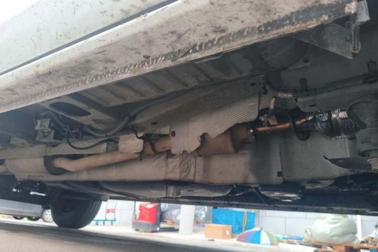 Used Ford Transit 2020 2.0T Diesel Multi-Function Commercial Vehicle Mid-Chassis Low-Roof Design with Dual Rear Doors Meeting China VI Emission Standards Chassis Front Right