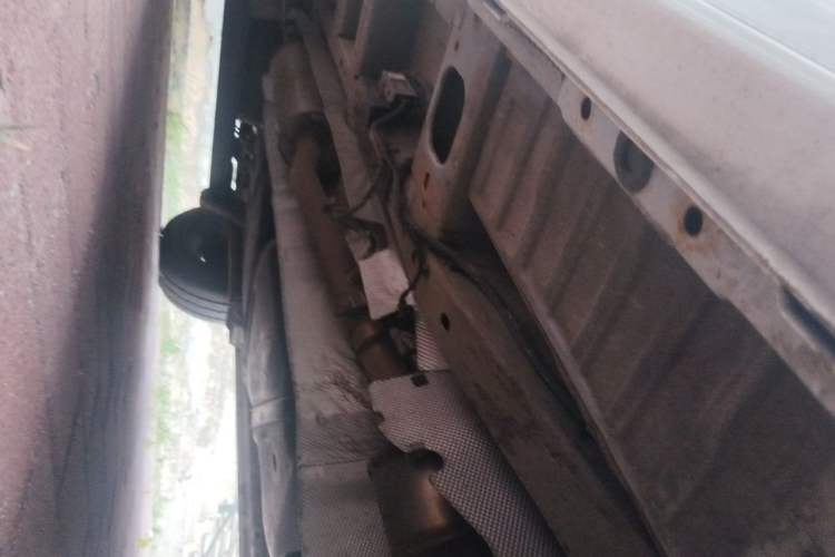 Used Ford Transit 2020 2.0T Diesel Multi-Function Commercial Vehicle Mid-Chassis Low-Roof Design with Dual Rear Doors Meeting China VI Emission Standards Chassis Front Right