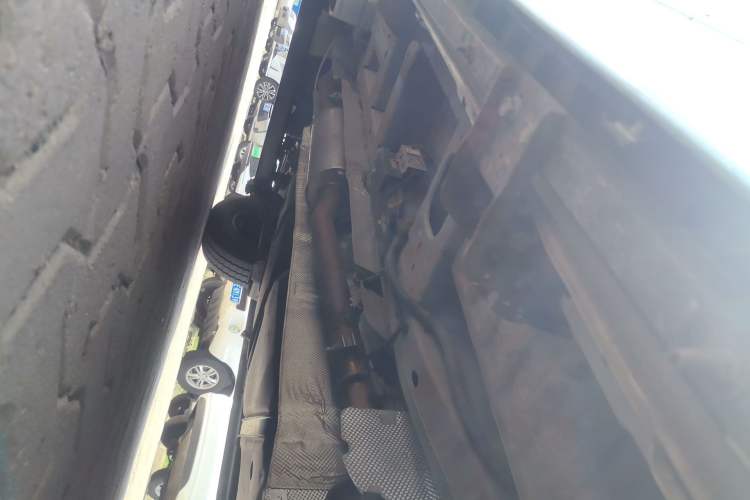 Used Ford Transit 2020 2.0T Diesel Multi-Function Commercial Vehicle Mid-Chassis Low-Roof Design with Dual Rear Doors Meeting China VI Emission Standards Chassis Front Right