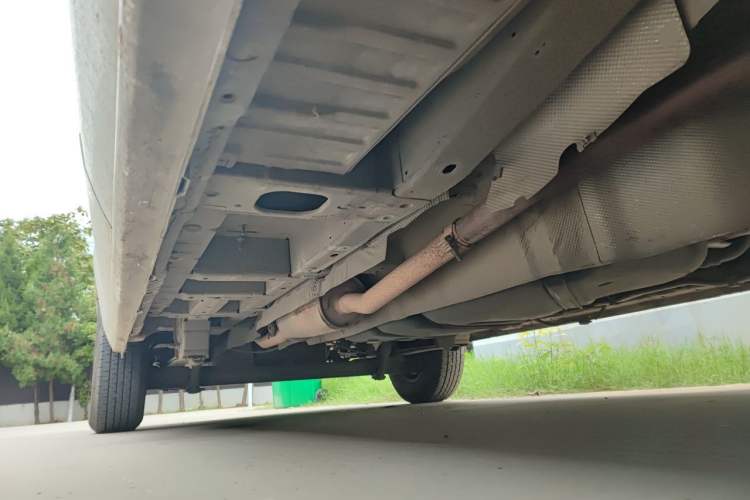 Used Ford Transit 2020 2.0T Diesel Multi-Function Commercial Vehicle Mid-Chassis Low-Roof Design with Dual Rear Doors Emission Standard China V Chassis Front Right