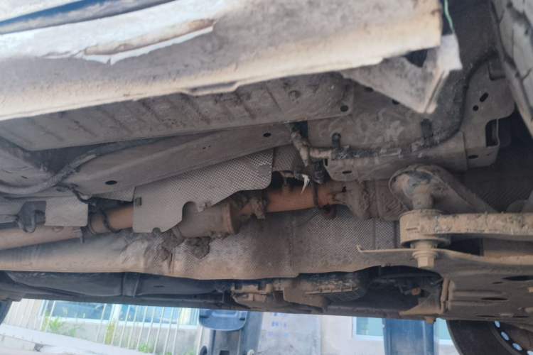 Used Ford Transit 2020 2.0T Diesel Multi-Function Commercial Vehicle Mid-Chassis Low-Roof Design with Dual Rear Doors Meeting China VI Emission Standards Chassis Front Right