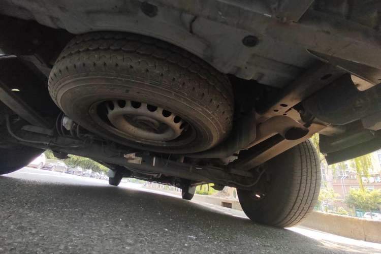 Used Ford Transit 2020 2.0T Diesel Multi-Function Commercial Vehicle Mid-Chassis Low-Roof Design with Dual Rear Doors Meeting China VI Emission Standards Chassis Rear